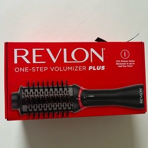 New Revlon One Step Volumizer PLUS 2.0 Hair Dryer and Hot Air Brush